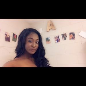 Meet your Posher, Akyla